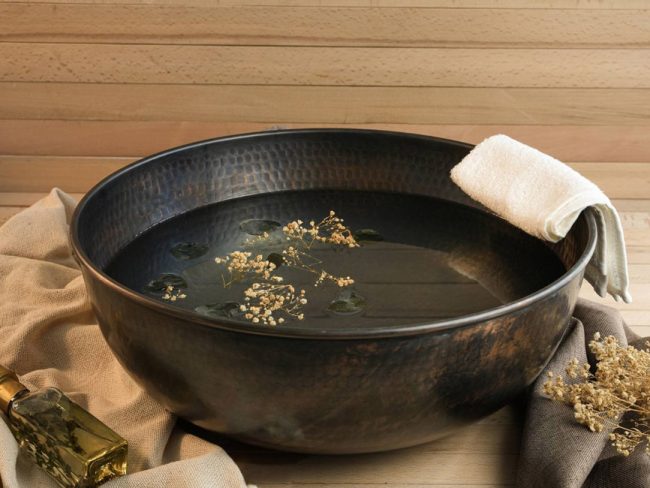 Handmade Dark Copper Pedicure Bowl – Luxury Foot Soaking & Spa Basin